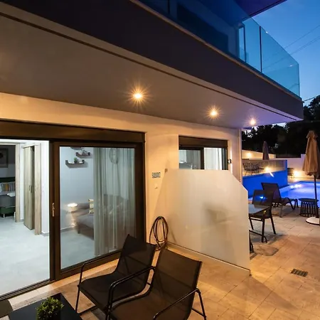 Angelica's And Irene's Design Swimming Pool Daire